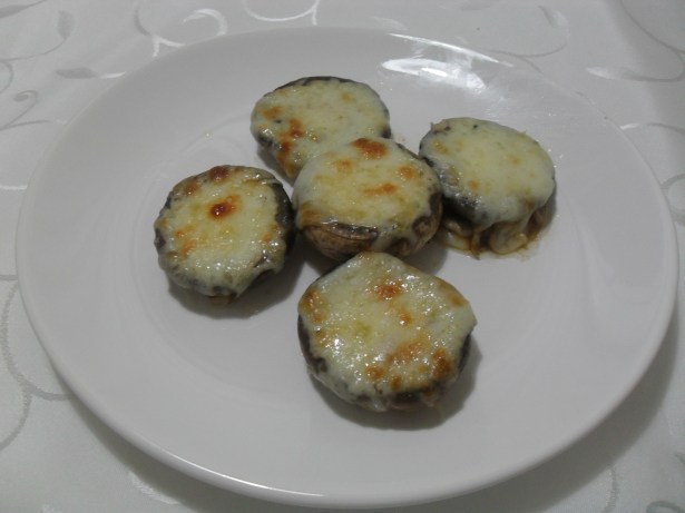 Fırında Kaşarlı Mantar